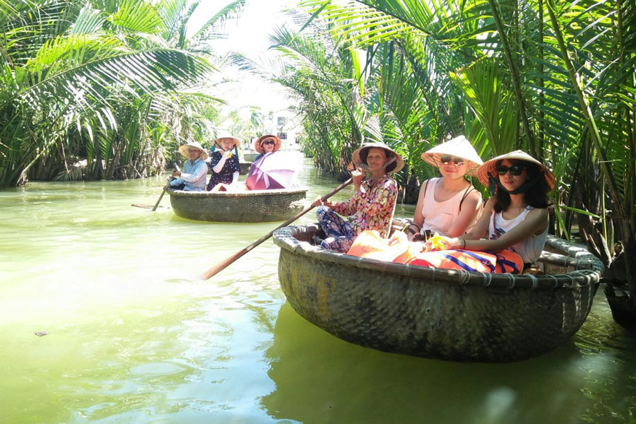 Riding-Buffalo-basket-boat-vietnamrealtour
