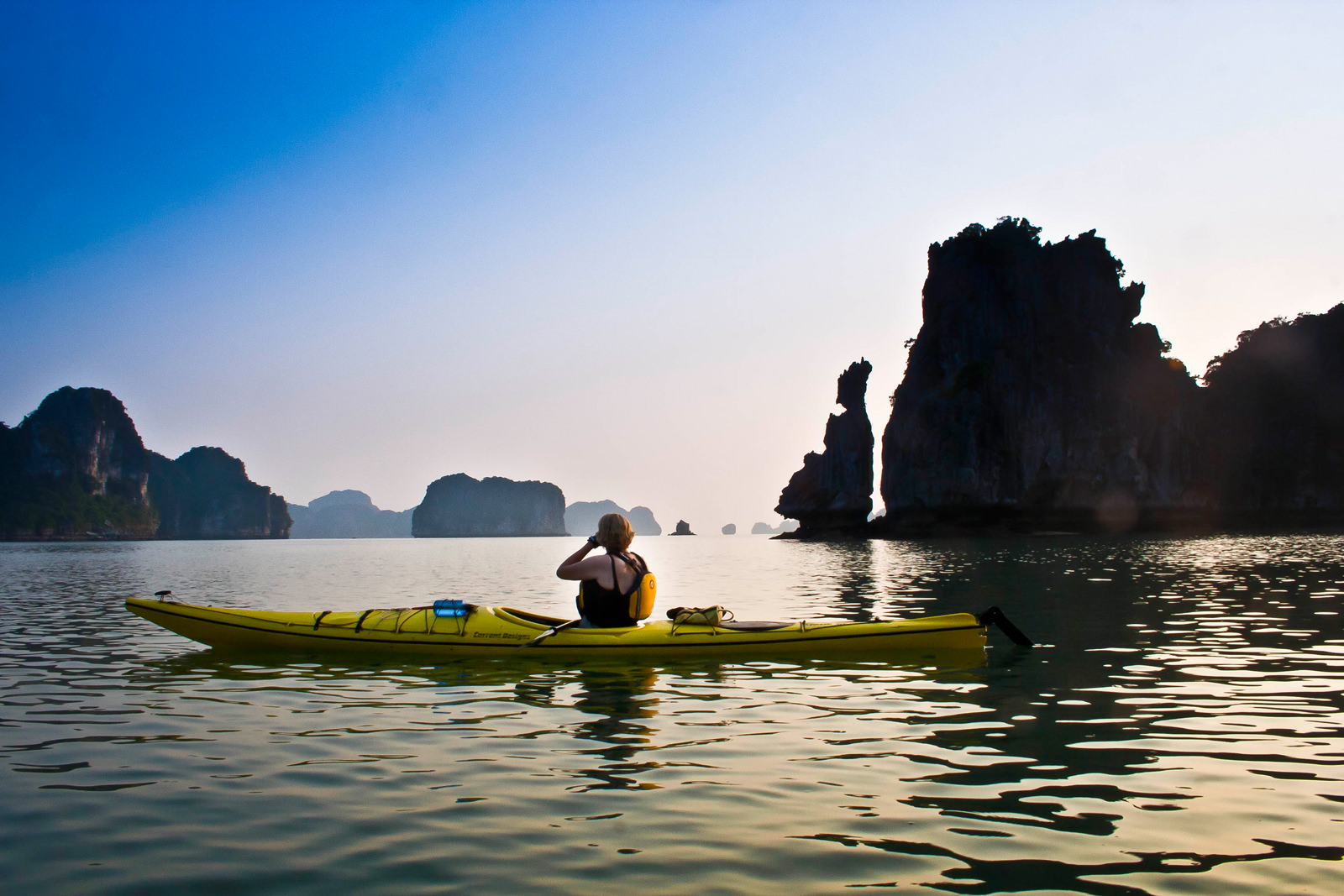vietnam-kayaking-tour-halong-bay-kayaker-H1